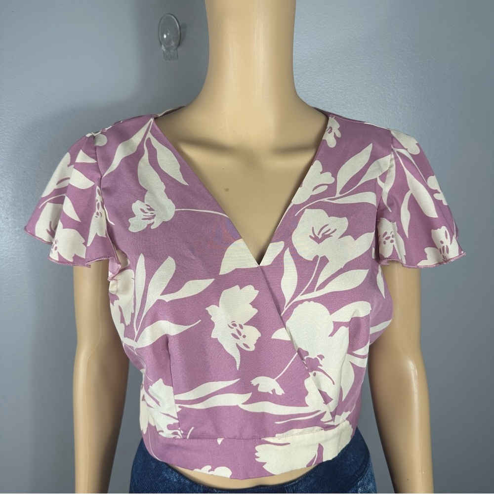 Emery Rose Floral Flutter Sleeve Purple/Cream Crop Wrap Top Size Large